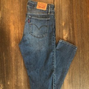 Levi’s 711 skinny medium wash jeans size 27